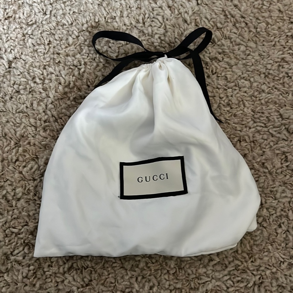 Thin leather Gucci belt